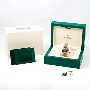 00537_watchlounge_lo.jpg
