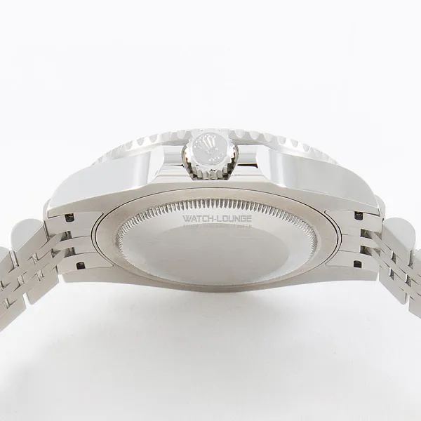 005_watchlounge_lo.jpg