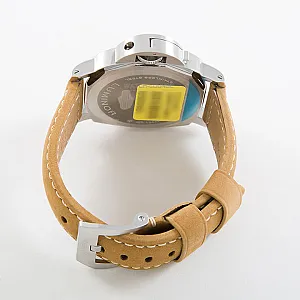 01057_watchlounge_lo.jpg