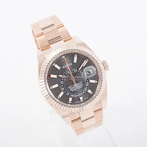01141_watchlounge_lo_1.jpg