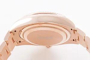 01144_watchlounge_lo_1.jpg