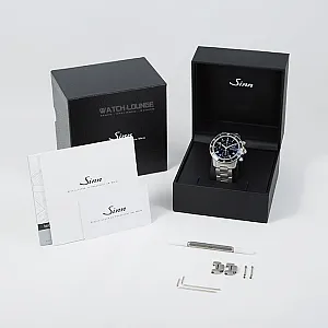 02133_watchlounge_lo.jpg
