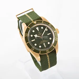 02250_watchlounge_lo.jpg