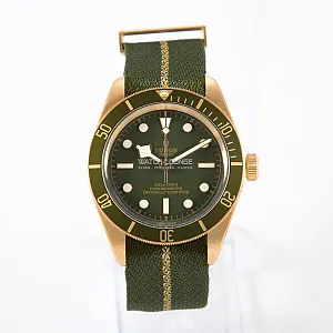 02251_watchlounge_lo.jpg