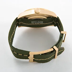 02254_watchlounge_lo.jpg