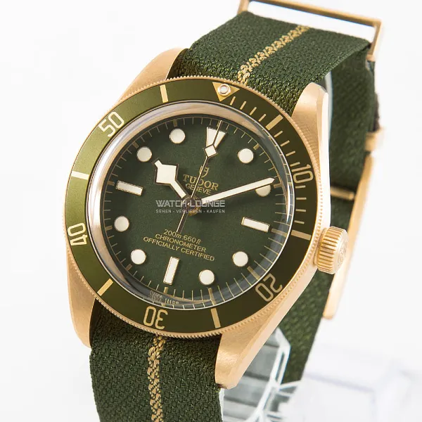 02255_watchlounge_lo_1.jpg