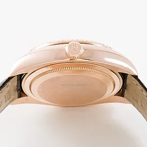 02493_watchlounge_lo.jpg