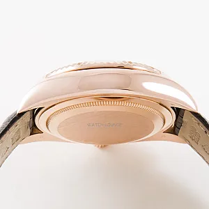 02494_watchlounge_lo.jpg