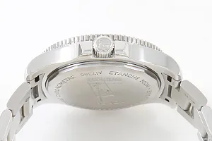02742_watchlounge_lo.jpg