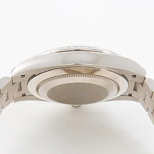 03169_watchlounge_lo.jpg