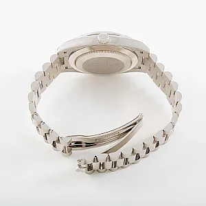 03170_watchlounge_lo.jpg