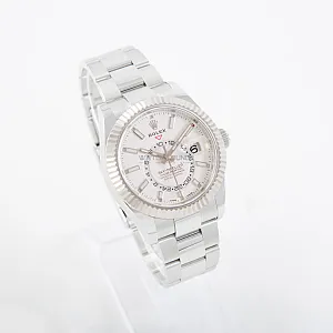 03176_watchlounge_lo.jpg