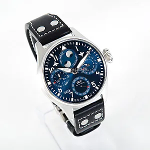 03726_watchlounge_lo.jpg