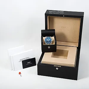 03734_watchlounge_lo.jpg