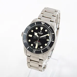 03762_watchlounge_lo.jpg