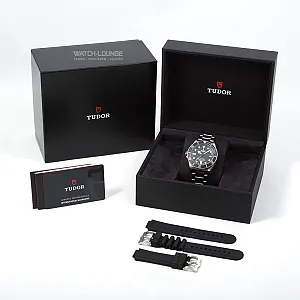 03767_watchlounge_lo.jpg