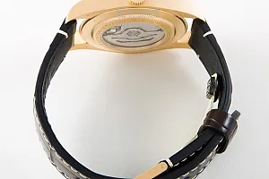 03776_watchlounge_lo.jpg