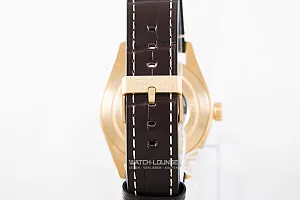 03777_watchlounge_lo.jpg