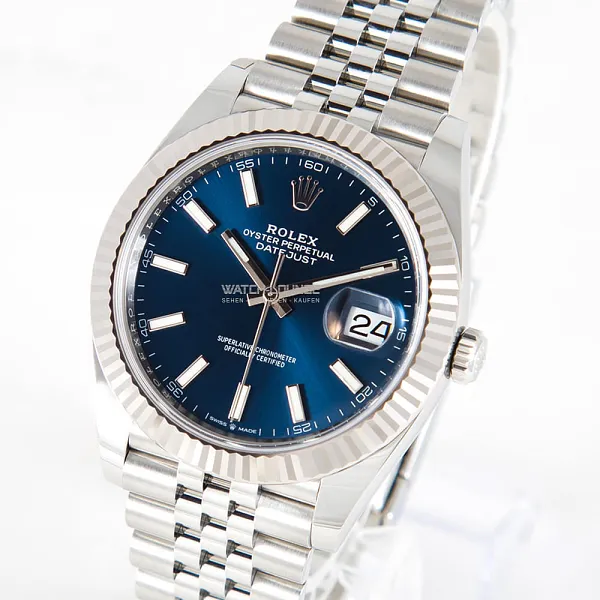 03791_watchlounge_lo_1.jpg