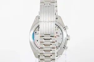 03842_watchlounge_lo.jpg