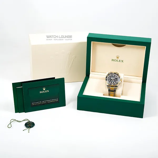 04001_watchlounge_lo.jpg