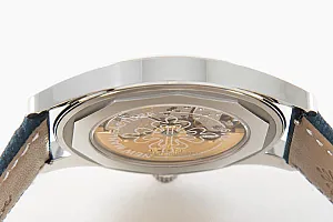 04056_watchlounge_lo.jpg