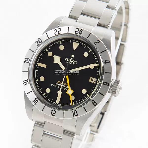 04072_watchlounge_lo_1.jpg