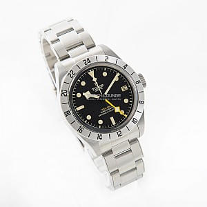 04075_watchlounge_lo.jpg
