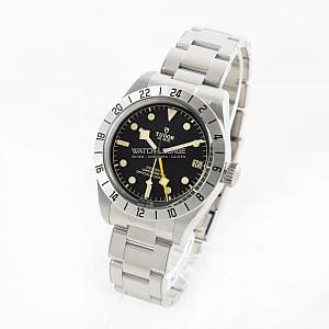 04076_watchlounge_lo.jpg