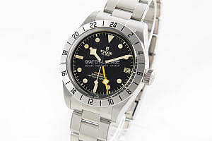 04076_watchlounge_lo.jpg