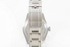 04080_watchlounge_lo.jpg