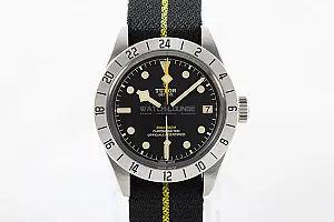 04084_watchlounge_lo.jpg