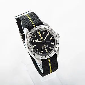 04085_watchlounge_lo.jpg