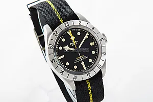 04085_watchlounge_lo.jpg