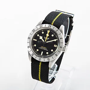 04086_watchlounge_lo.jpg