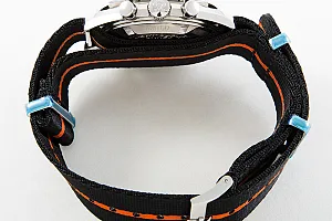 04129_watchlounge.jpg