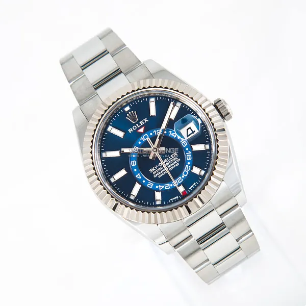 04300_watchlounge_lo_1.jpg