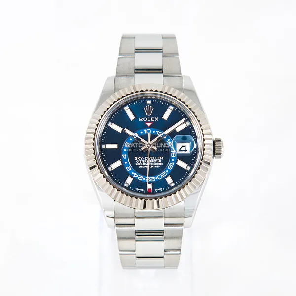 04301_watchlounge_lo_1.jpg