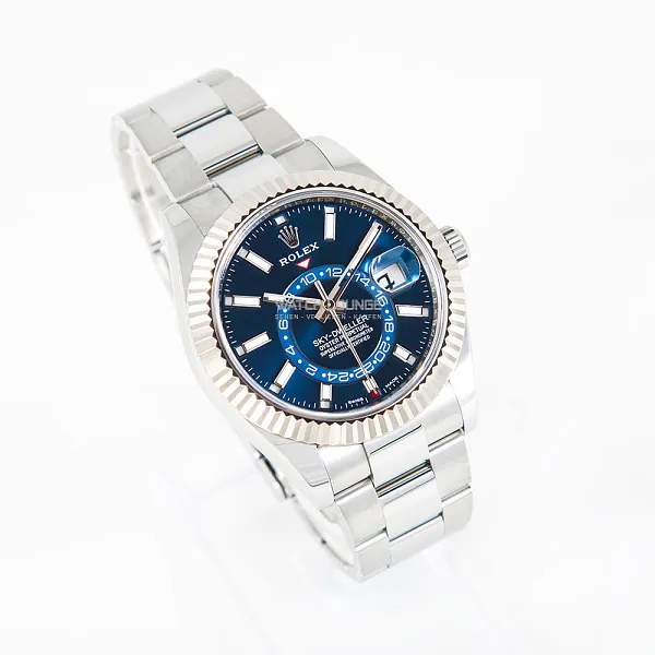 04302_watchlounge_lo_1.jpg