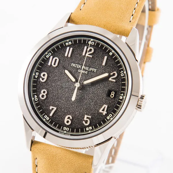 04424_watchlounge_lo.jpg