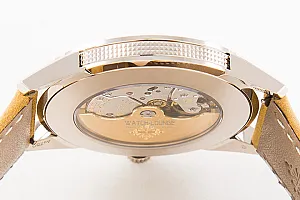 04430_watchlounge_lo.jpg