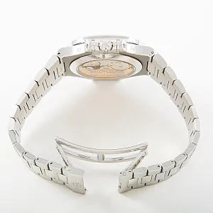 04444_watchlounge_lo.jpg