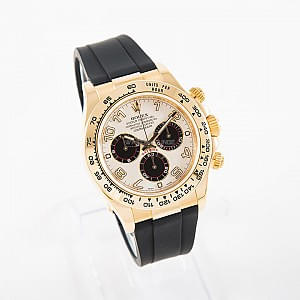 04531_watchlounge_lo.jpg