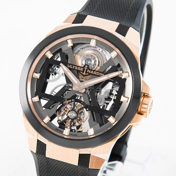 04552_watchlounge_lo_1.jpg