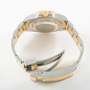 04680_watchlounge_lo.jpg
