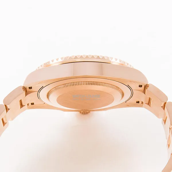 04764_watchlounge_lo.jpg