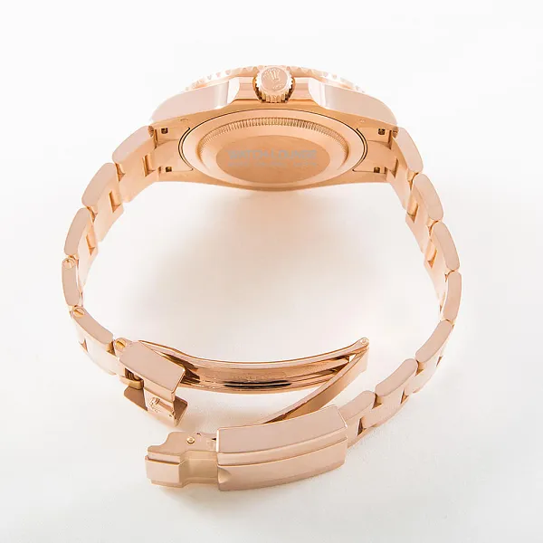 04765_watchlounge_lo.jpg