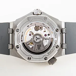 05060_watchlounge_lo.jpg