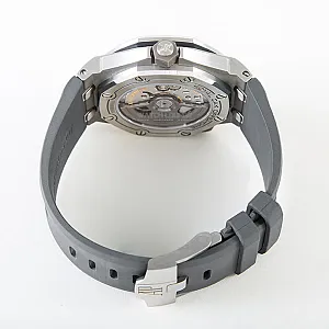 05061_watchlounge_lo.jpg