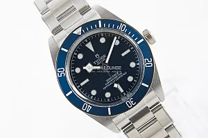 05119_watchlounge_lo.jpg